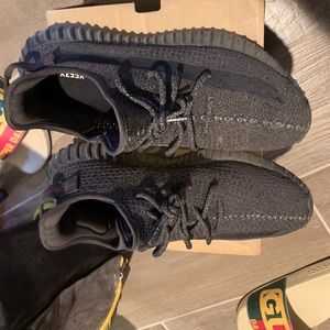 Yeezy 350 v2 boost black (reflective)